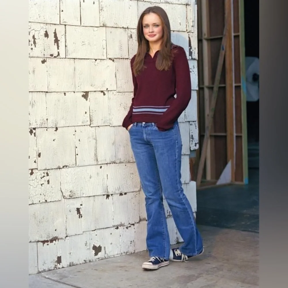 Y2K GAP low rise flare medium wash Rory Gilmore 2004